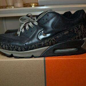 Nike Air Max ‘90 Olive Black Powerwall